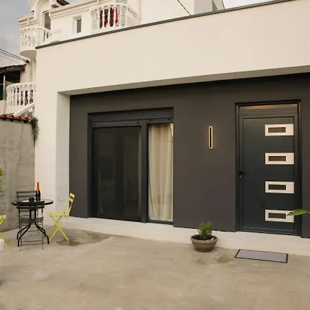 Appartement Old Town Gem, Modern With Private Yard *