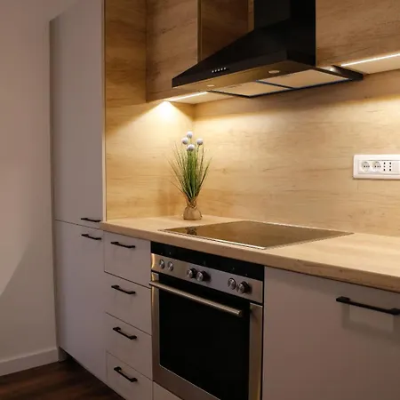 Old Town Gem, Modern With Private Yard Appartement *