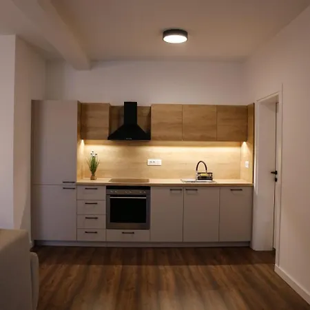 Old Town Gem, Modern With Private Yard *